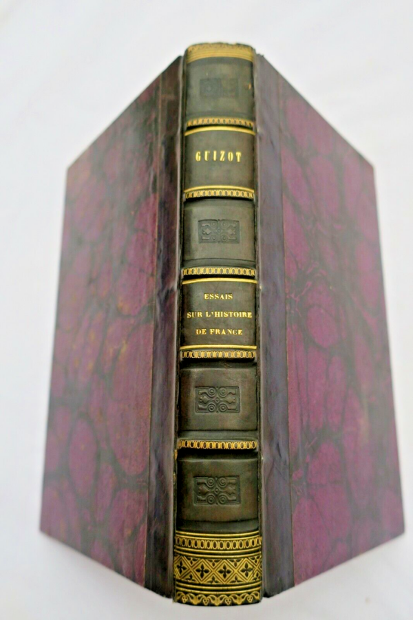 GUIZOT. Essais sur l'Histoire de France. Pour servir de complément aux 1824