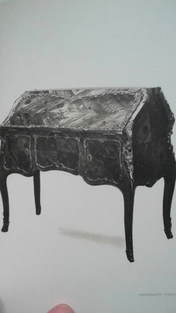 CATALOGUE OF THE COLLECTION OF FINE FRENCH FURNITURE, OBJECTS OF ART AND PORCELA – Image 4