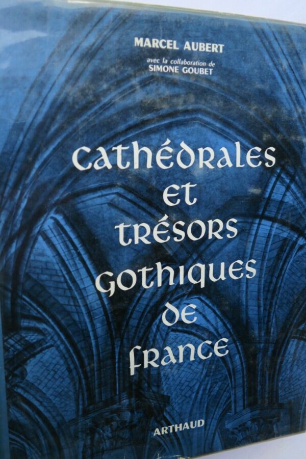 CATHEDRALES ET TRESORS GOTHIQUES DE FRANCE