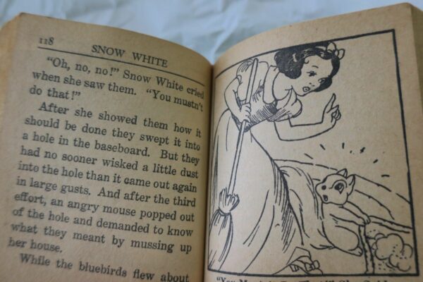 Disney STORY OF WALT DISNEY'S SNOW WHITE AND THE SEVEN DWARFS A BIG LITTLE BOOK – Image 8