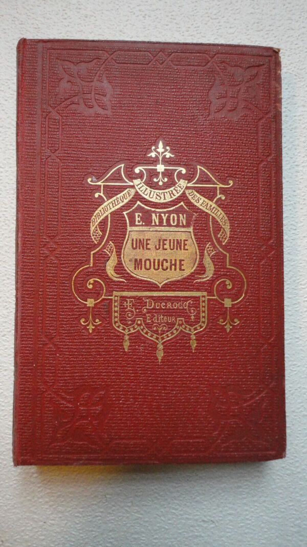 NYON LES INDISCRETIONS D'UNE JEUNE MOUCHE.