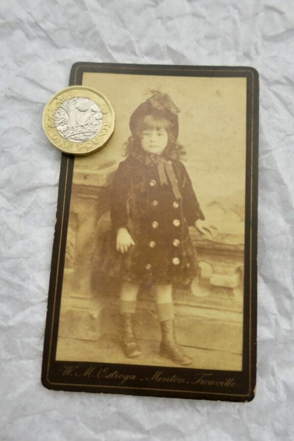 Photo ancienne enfant 63 x 110 mm.