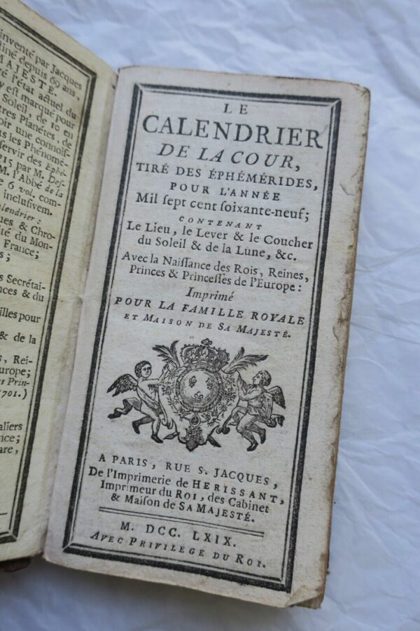 Mini Calendrier de la Cour, Tiré des éphémérides 1769 56 x 107 mm. – Image 3