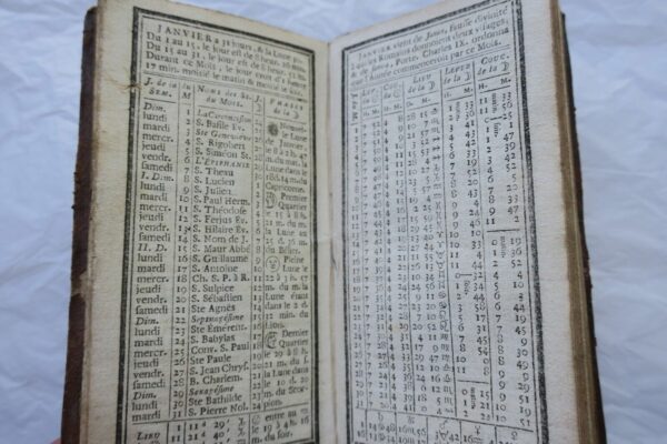 Mini Calendrier de la Cour, Tiré des éphémérides 1769 56 x 107 mm. – Image 7